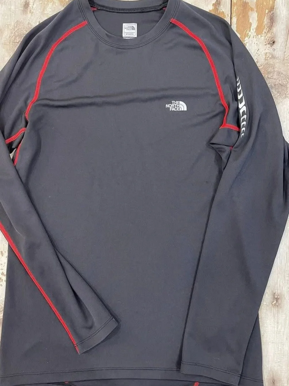 Men’s North Face flights series long-sleeve - size large